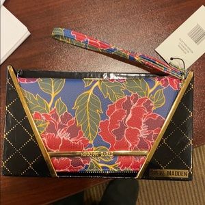Steve Madden oversized wristlet